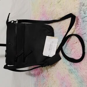 NWT Cochoa Triple Zip Genuine Black Leather Bag